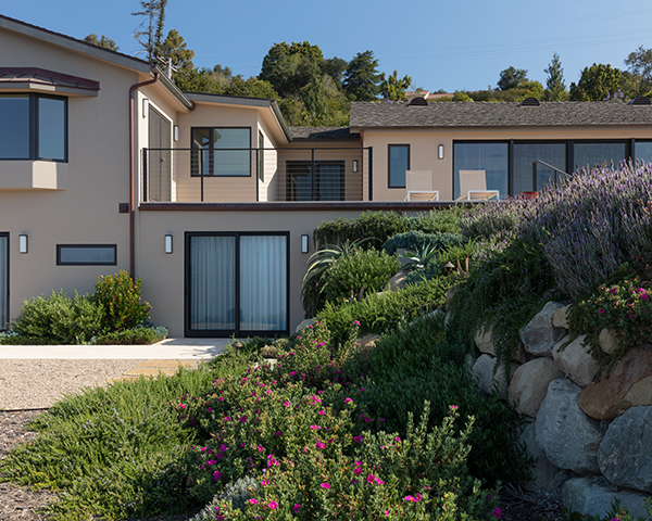 Steve Hanson Landscaping, Inc. won an Outstanding Achievement award for the Mission Ridge Residence